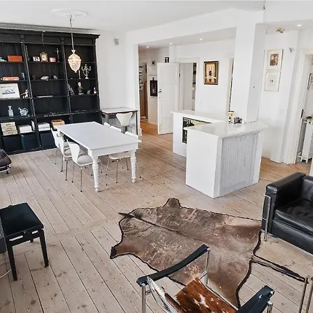 Apartment 2Br Inner City Lake View Apartment *